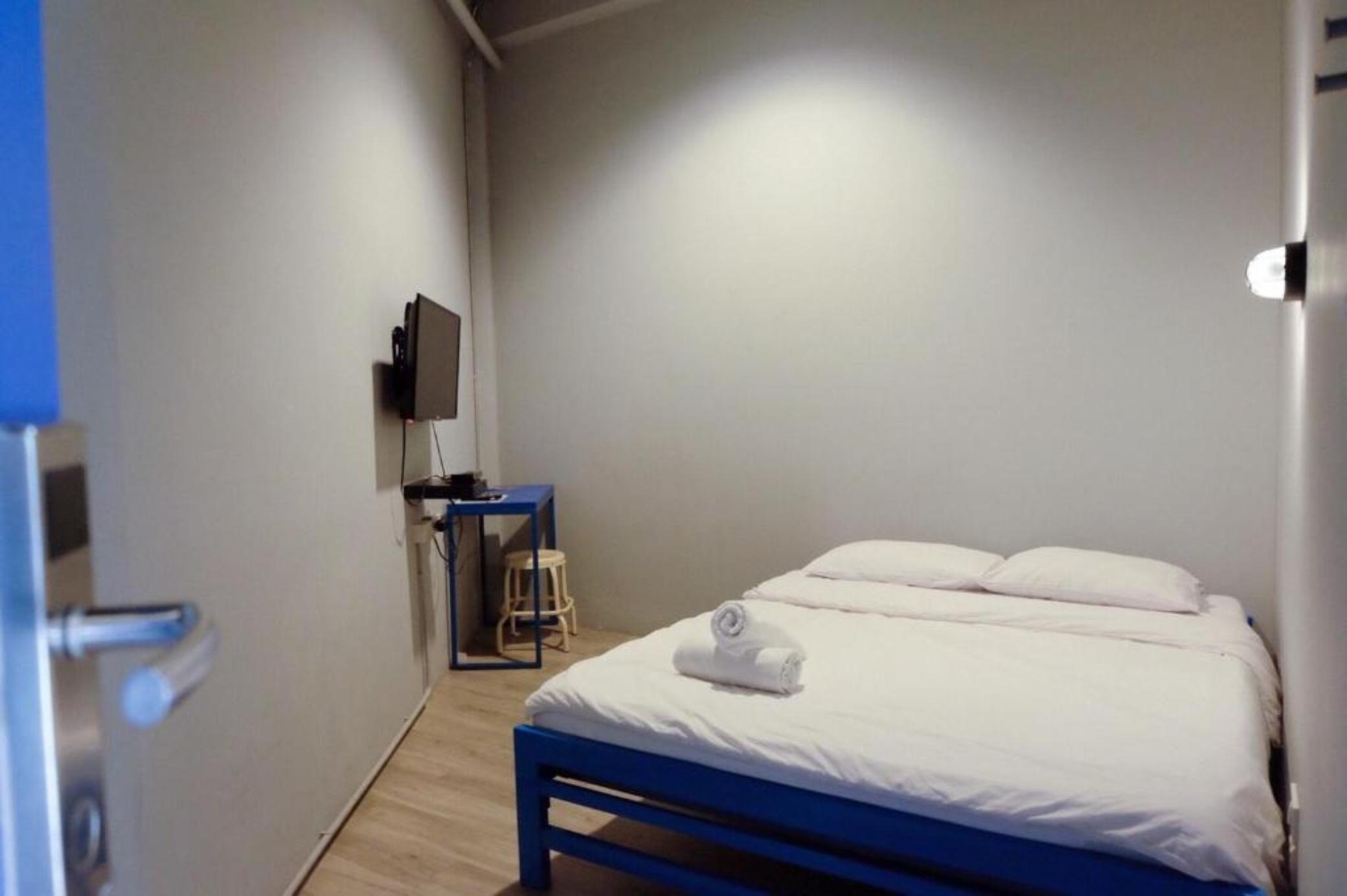 Loftel Station Hostel Bangkok Exterior photo