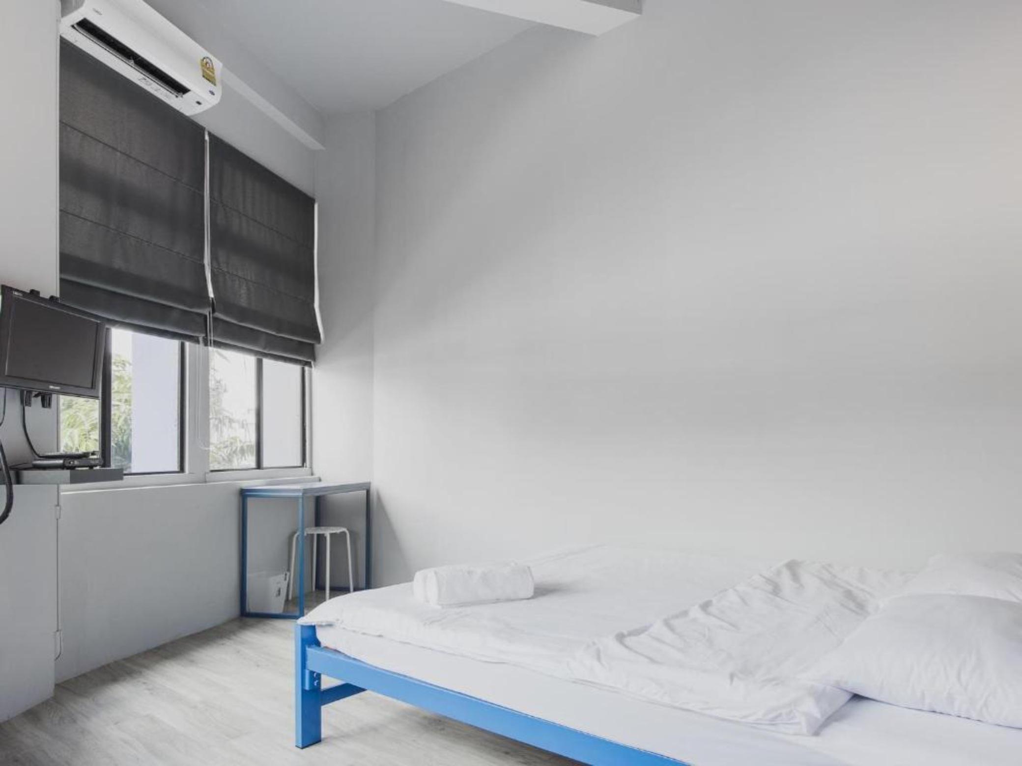 Loftel Station Hostel Bangkok Exterior photo