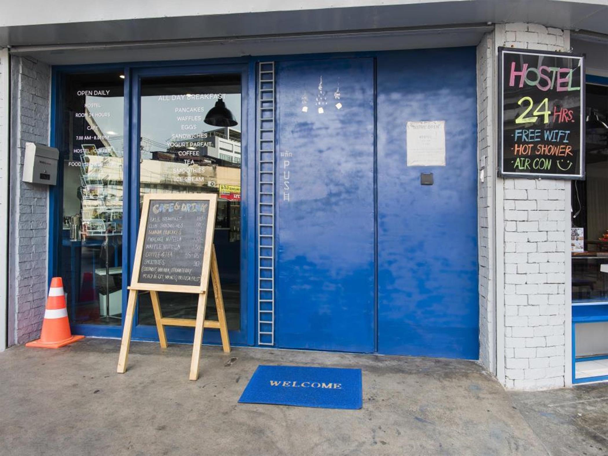 Loftel Station Hostel Bangkok Exterior photo