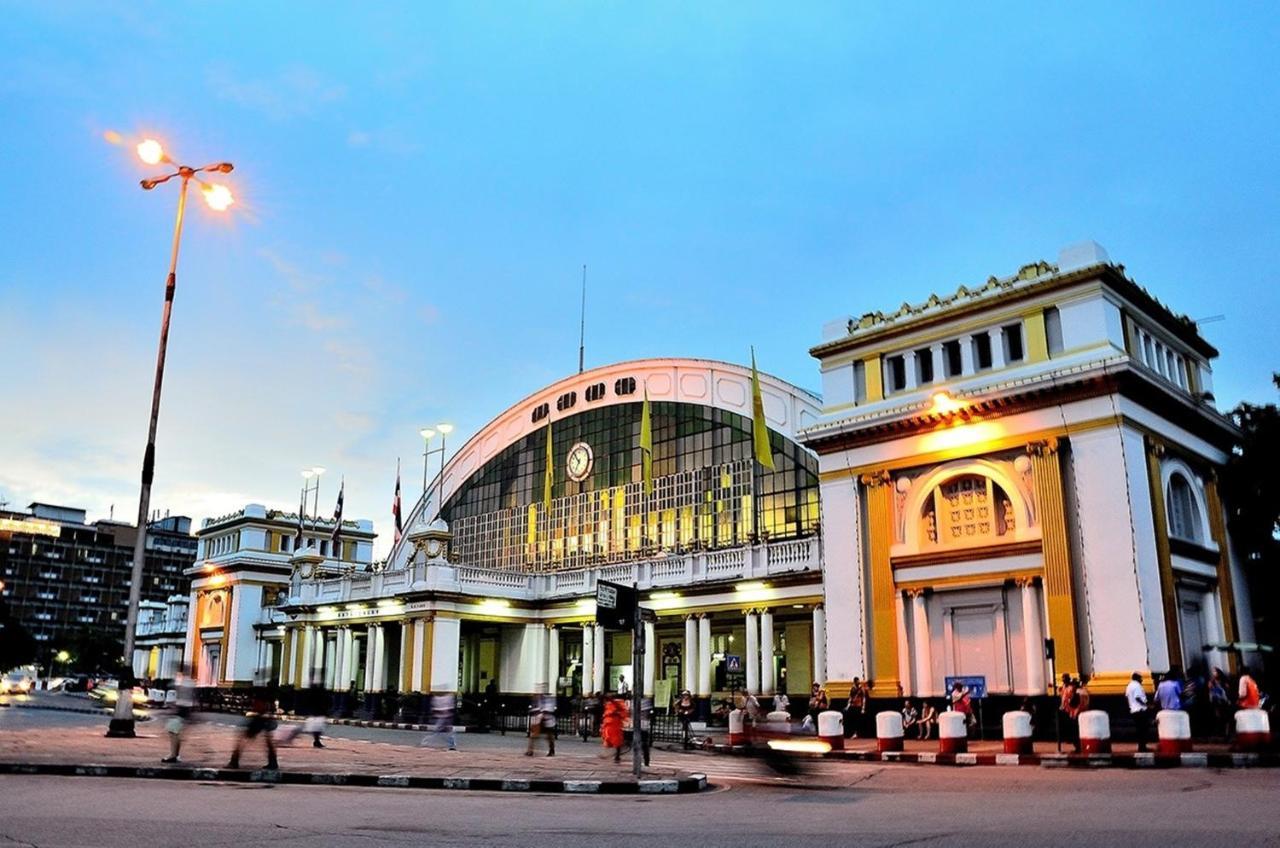 Loftel Station Hostel Bangkok Exterior photo